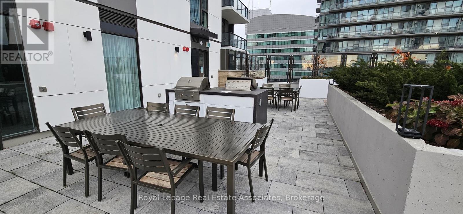 409 - 55 Duke Street W, Kitchener, Ontario  N2H 0C9 - Photo 4 - X12919088