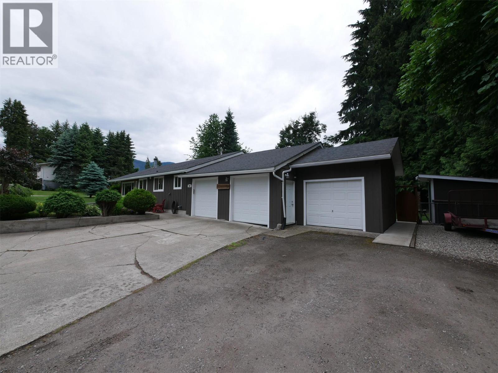800 21st Street, Castlegar, British Columbia  V1N 2N3 - Photo 17 - 10391880