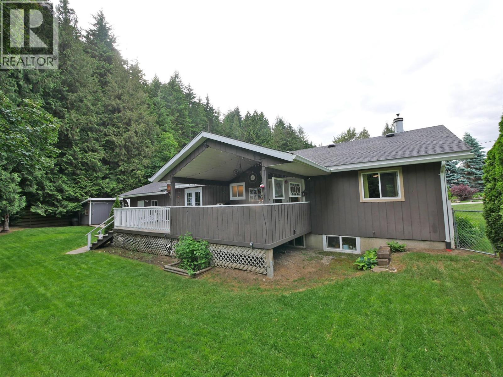 800 21st Street, Castlegar, British Columbia  V1N 2N3 - Photo 19 - 10391880