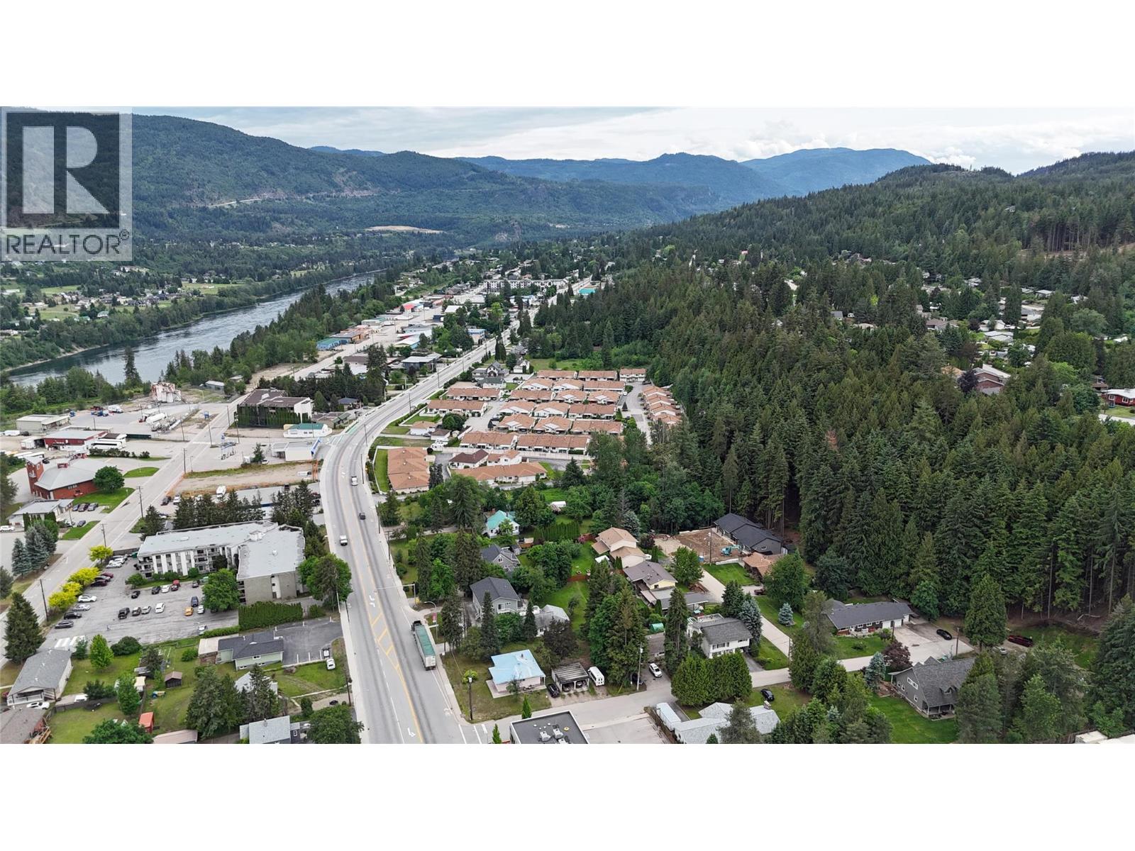 800 21st Street, Castlegar, British Columbia  V1N 2N3 - Photo 5 - 10391880