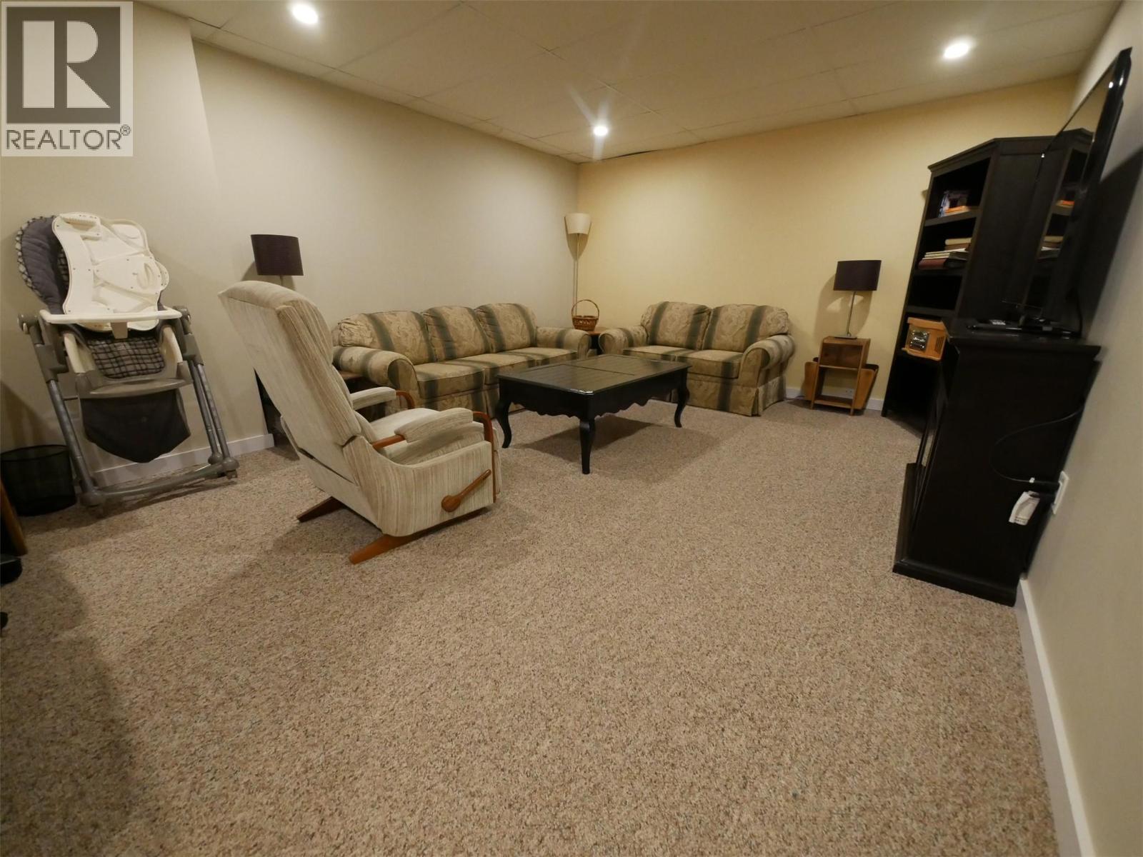 800 21st Street, Castlegar, British Columbia  V1N 2N3 - Photo 9 - 10391880