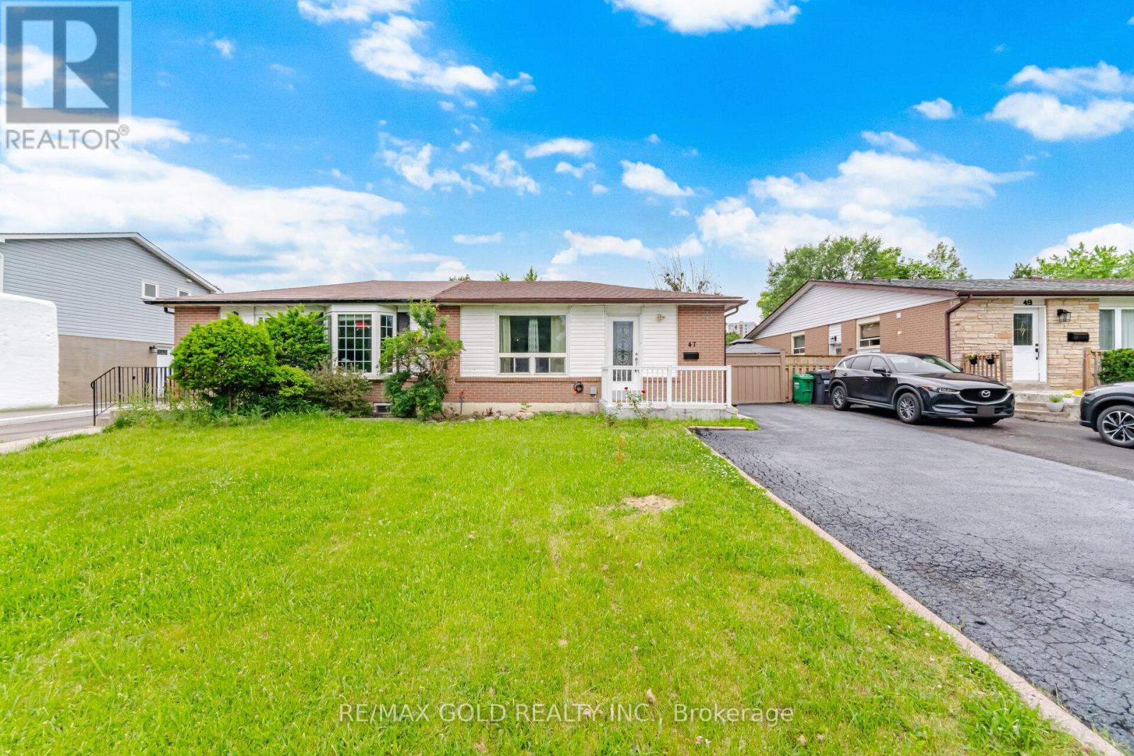 47 Fallingdale Crescent, Brampton, Ontario  L6T 3J5 - Photo 4 - W13461020