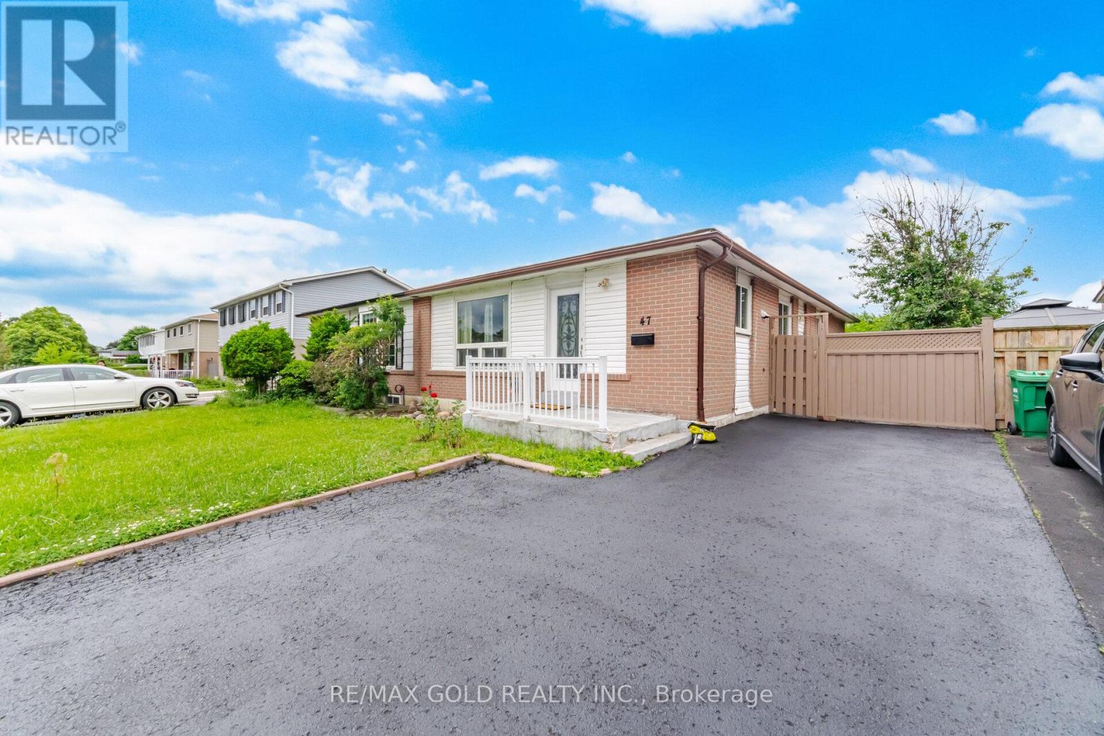 47 Fallingdale Crescent, Brampton, Ontario  L6T 3J5 - Photo 5 - W13461020