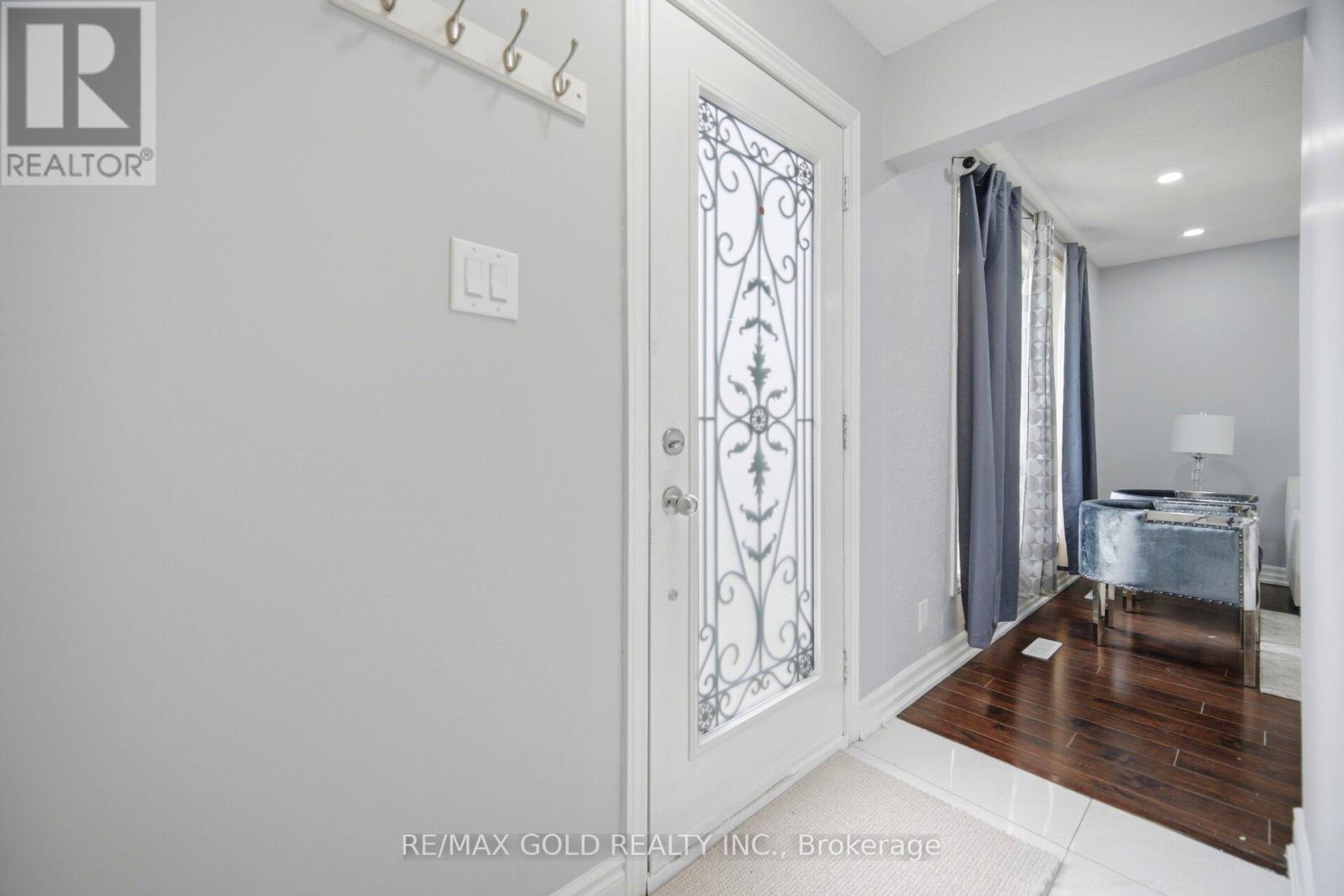 47 Fallingdale Crescent, Brampton, Ontario  L6T 3J5 - Photo 9 - W13461020