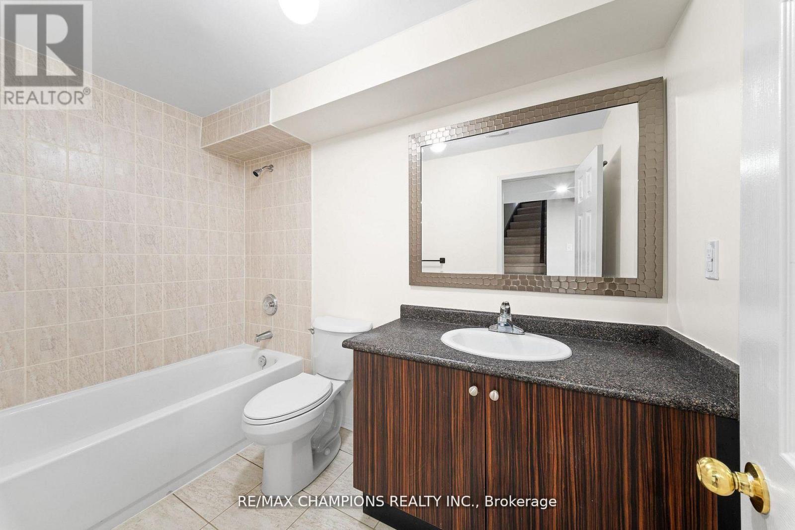 42 Abbotsbury Drive, Brampton, Ontario  L6X 0S3 - Photo 5 - W13461058