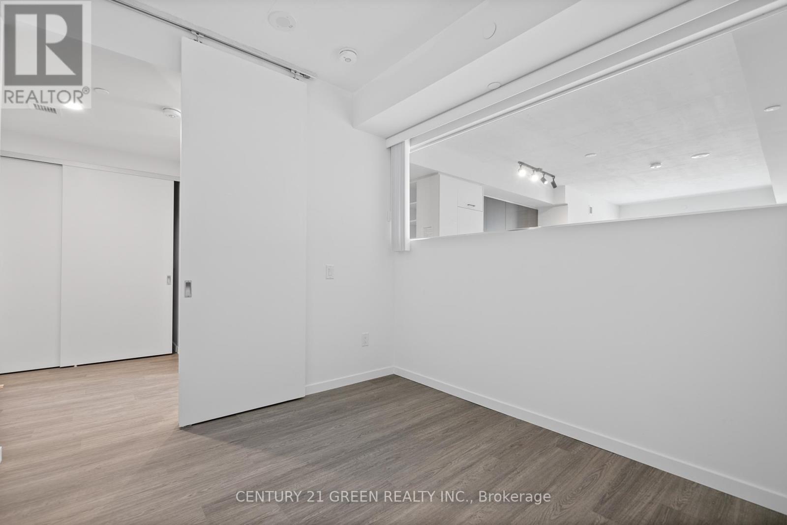 216 - 689 The Queensway, Toronto, Ontario  M8Y 1L1 - Photo 19 - W13461182