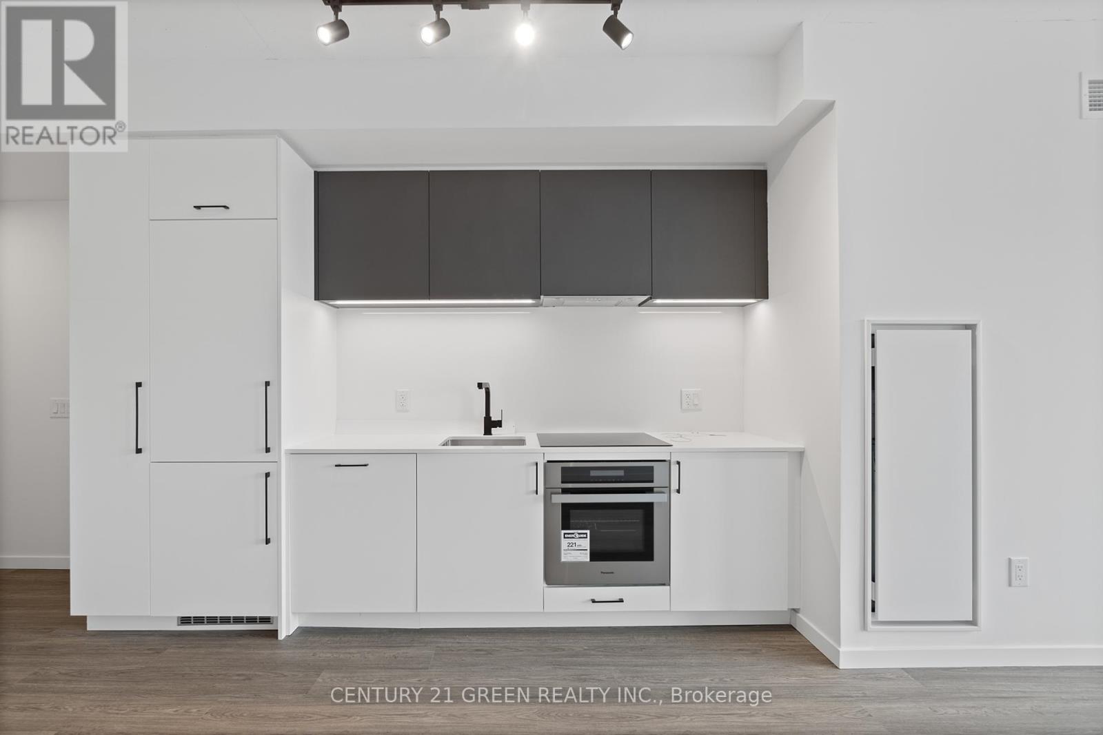 216 - 689 The Queensway, Toronto, Ontario  M8Y 1L1 - Photo 25 - W13461182
