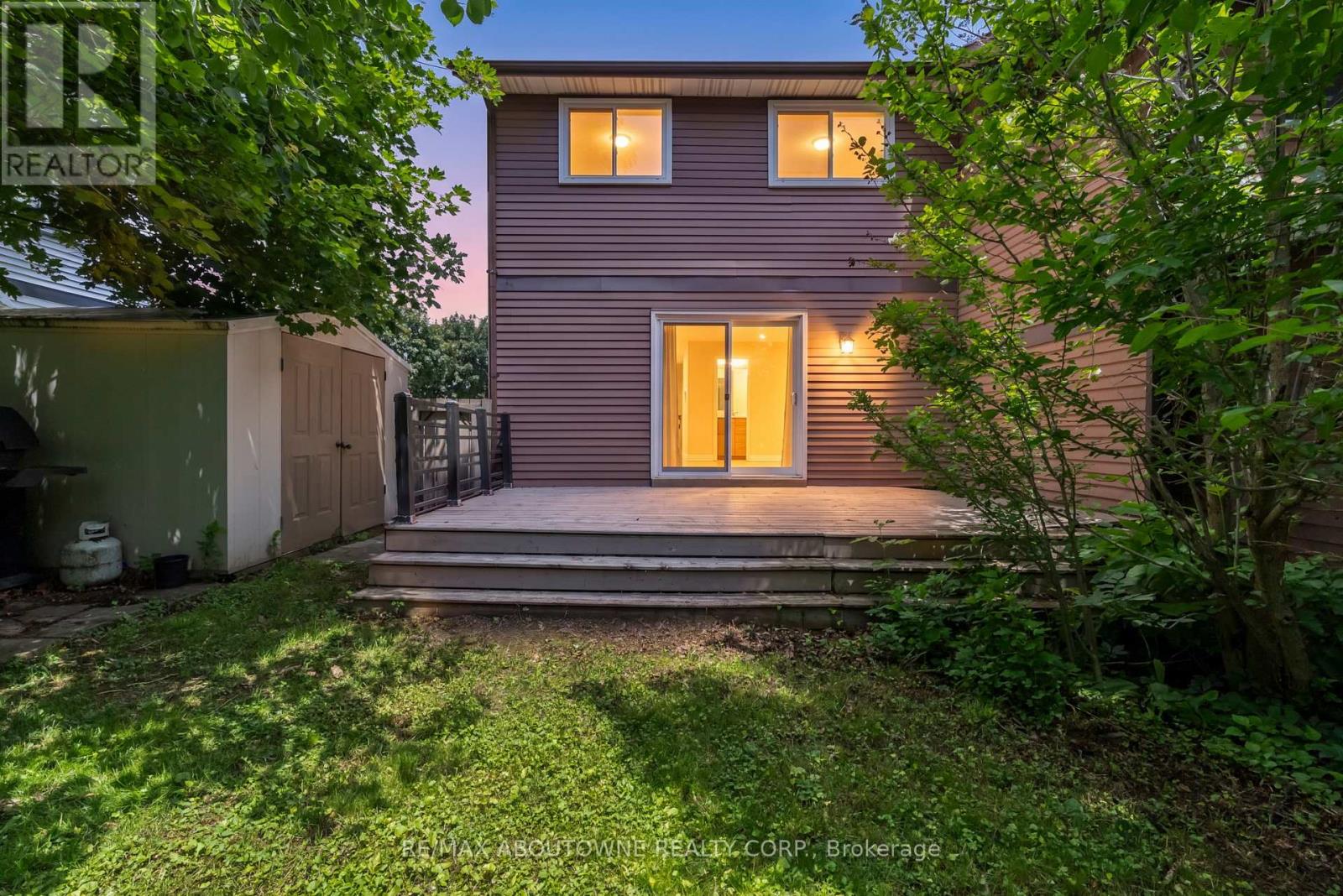 2260 Manchester Drive, Burlington, Ontario  L7P 3W2 - Photo 2 - W13461430