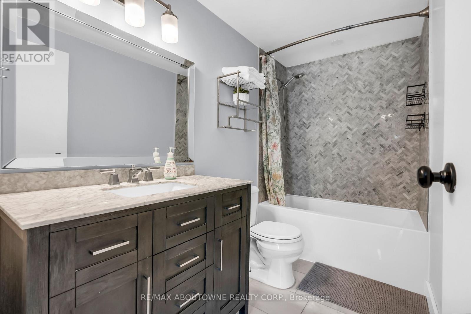 2260 Manchester Drive, Burlington, Ontario  L7P 3W2 - Photo 26 - W13461430