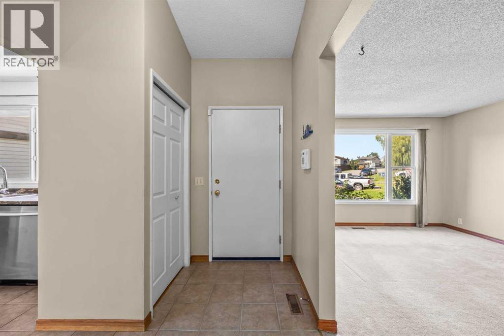60 Ogmoor Crescent SE, Calgary, Alberta  T2C 2E9 - Photo 5 - A2321217