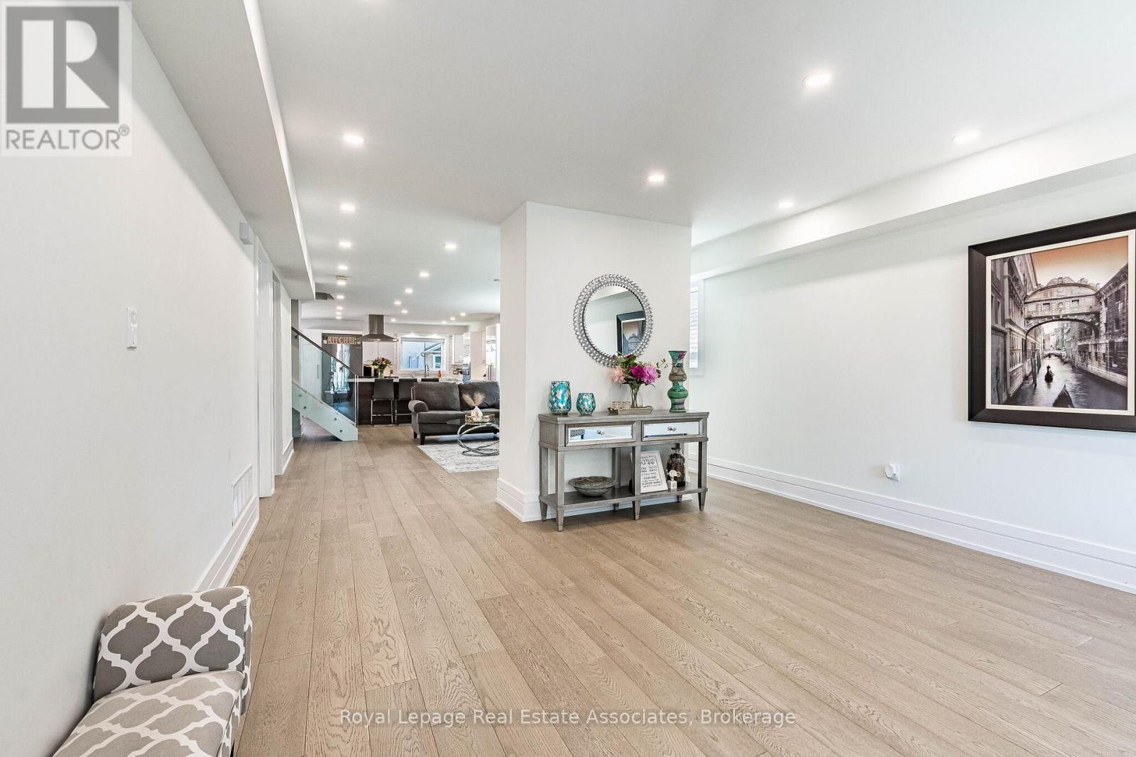 1071 Westmount Avenue, Mississauga, Ontario  L5E 1X5 - Photo 6 - W13449988
