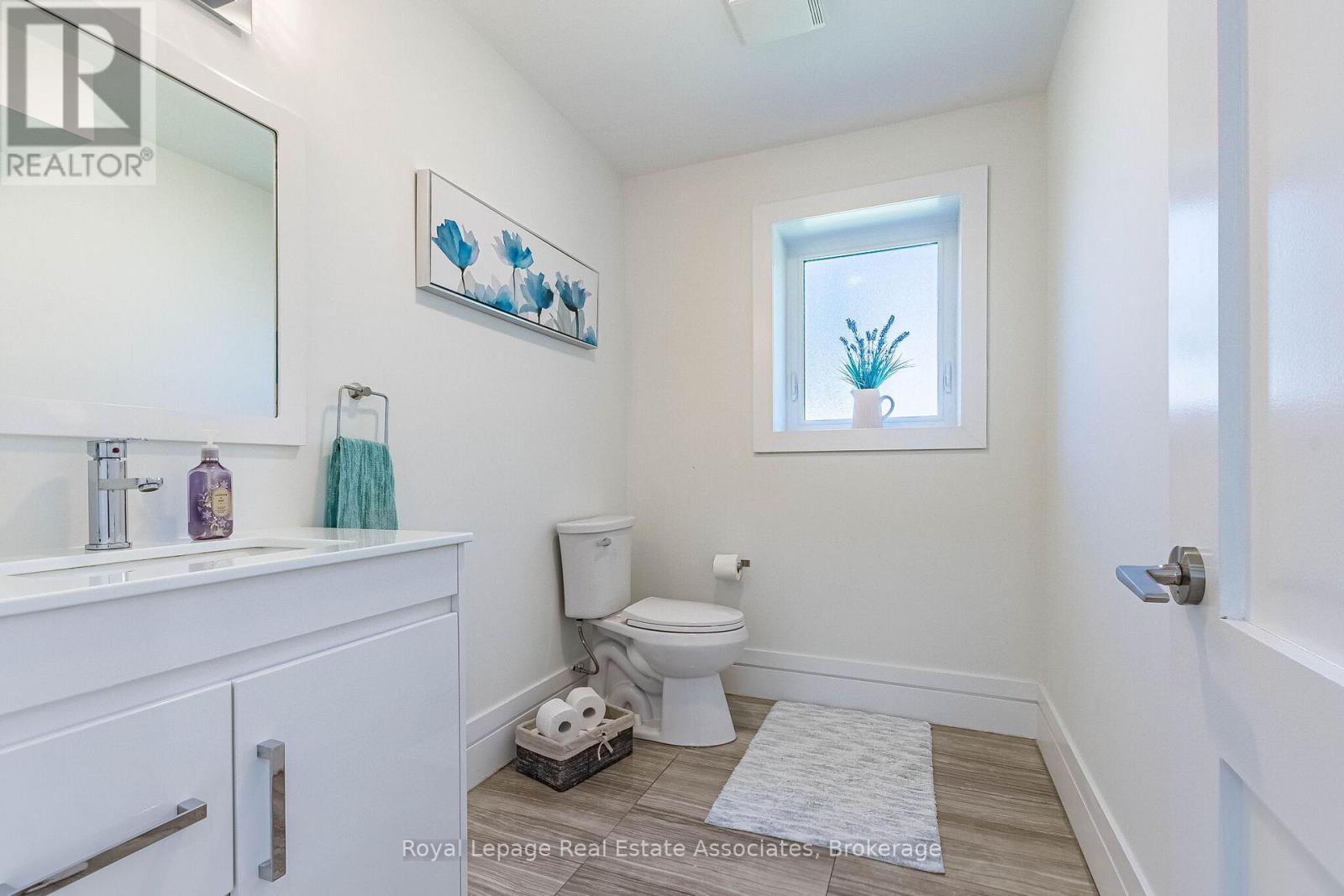 1071 Westmount Avenue, Mississauga, Ontario  L5E 1X5 - Photo 17 - W13449988