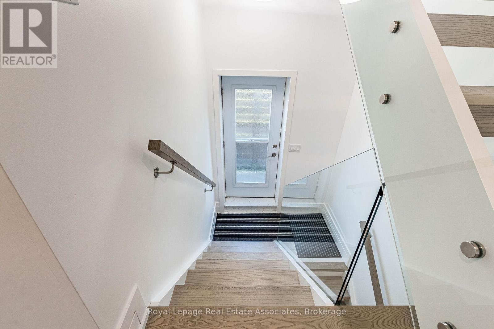 1071 Westmount Avenue, Mississauga, Ontario  L5E 1X5 - Photo 31 - W13449988