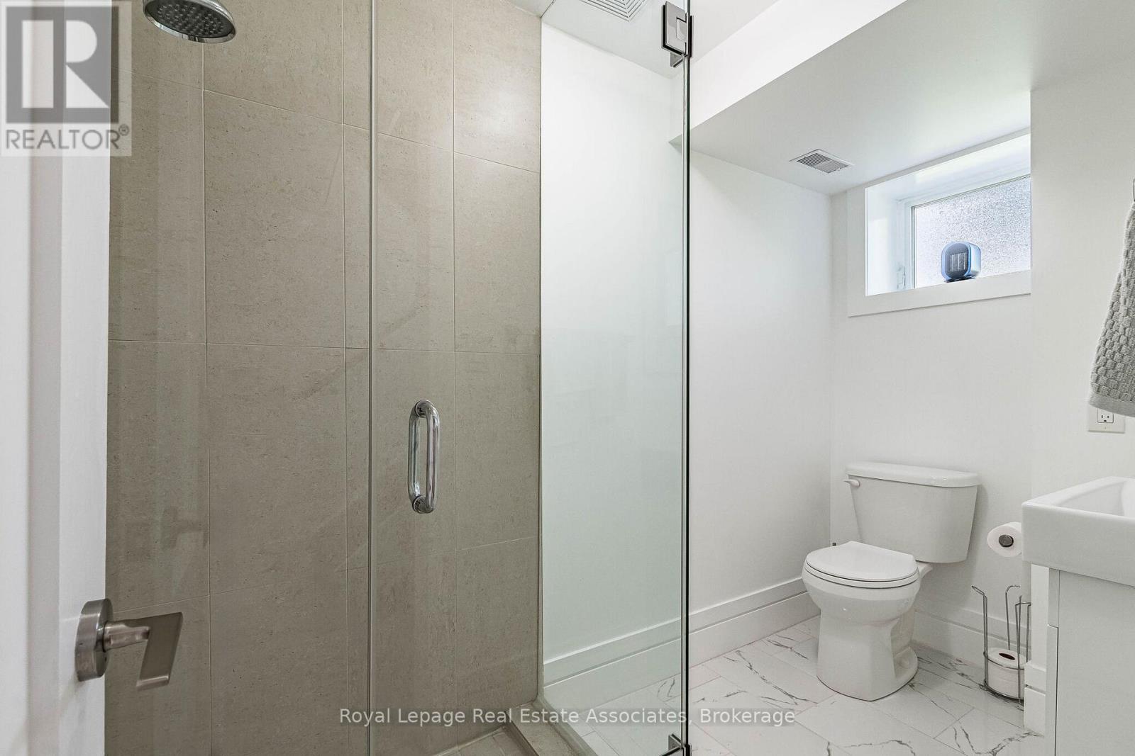 1071 Westmount Avenue, Mississauga, Ontario  L5E 1X5 - Photo 41 - W13449988