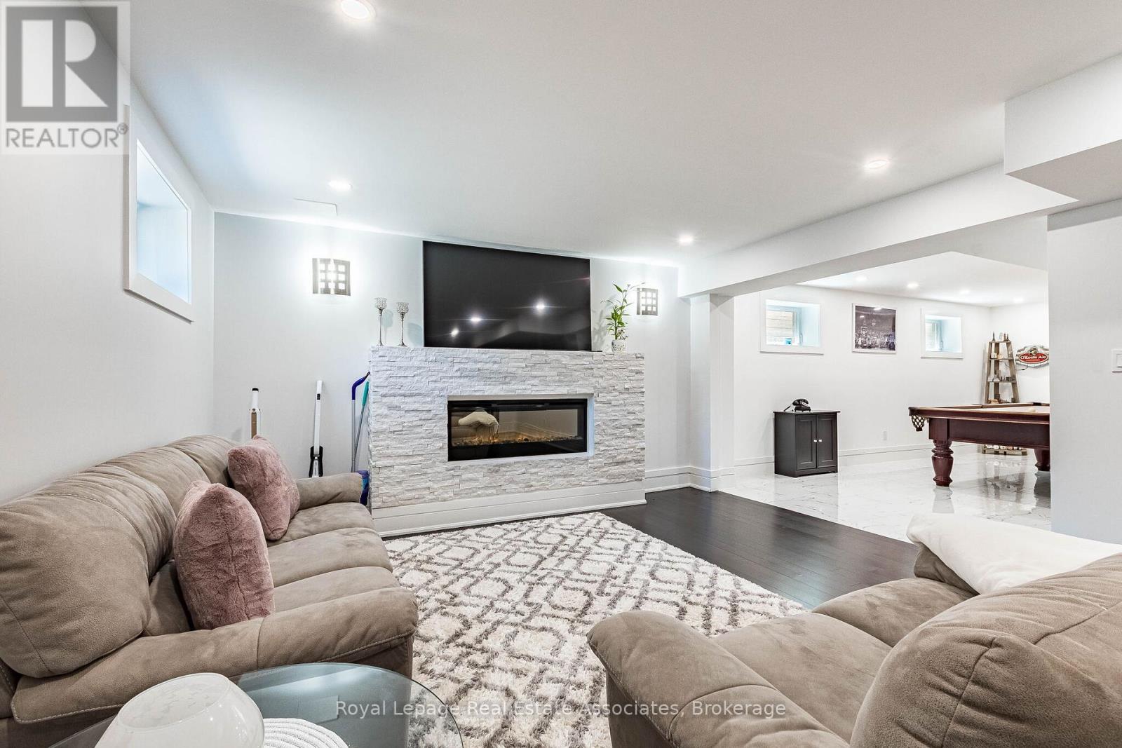 1071 Westmount Avenue, Mississauga, Ontario  L5E 1X5 - Photo 37 - W13449988