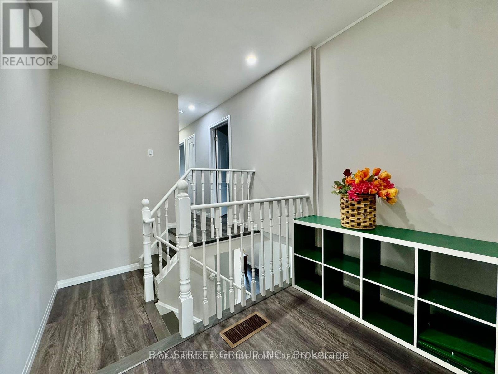 Upper - 5045 Rundle Court, Mississauga, Ontario  L5M 4A4 - Photo 15 - W13461210