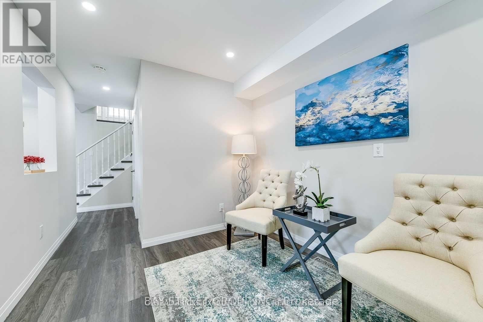 Upper - 5045 Rundle Court, Mississauga, Ontario  L5M 4A4 - Photo 6 - W13461210