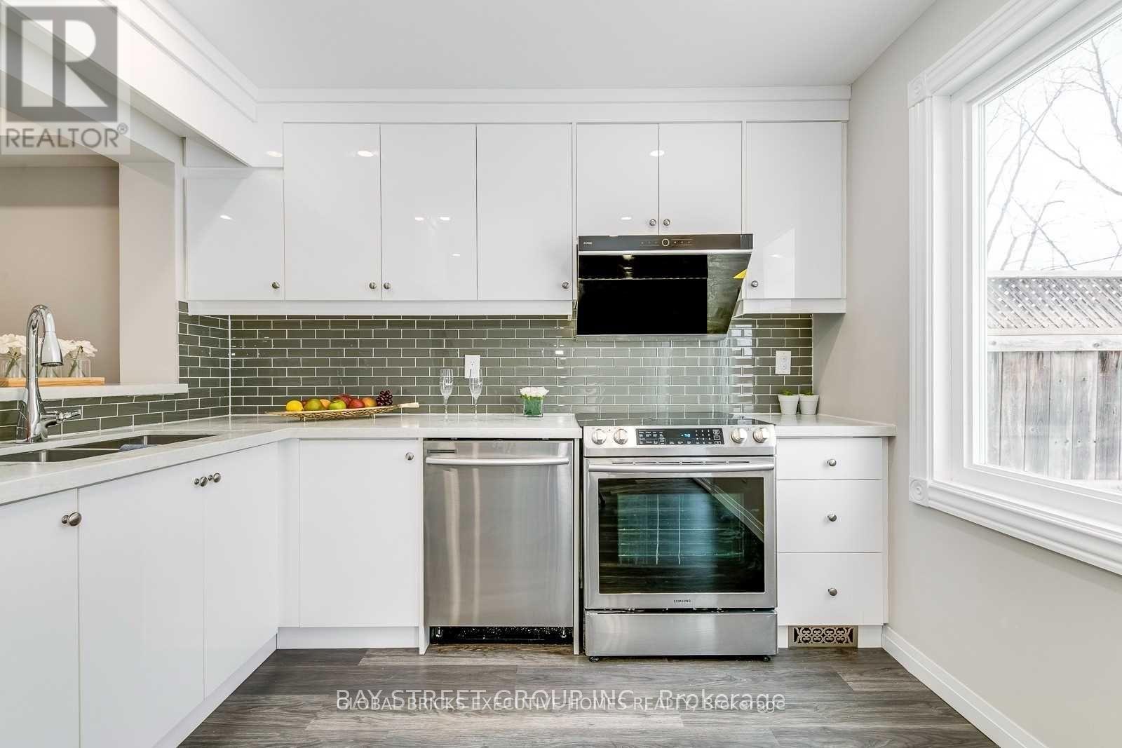 Upper - 5045 Rundle Court, Mississauga, Ontario  L5M 4A4 - Photo 8 - W13461210