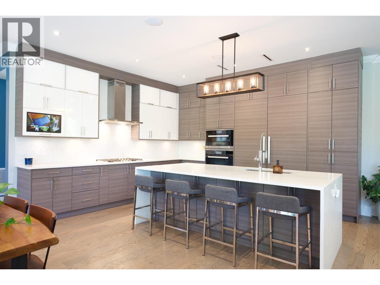 693 E Osborne Road, North Vancouver, British Columbia  V7N 1M8 - Photo 13 - R3136468