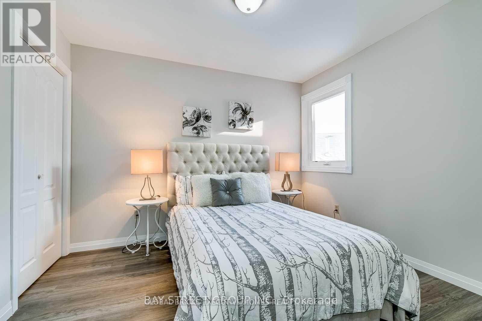Upper - 5045 Rundle Court, Mississauga, Ontario  L5M 4A4 - Photo 19 - W13461210