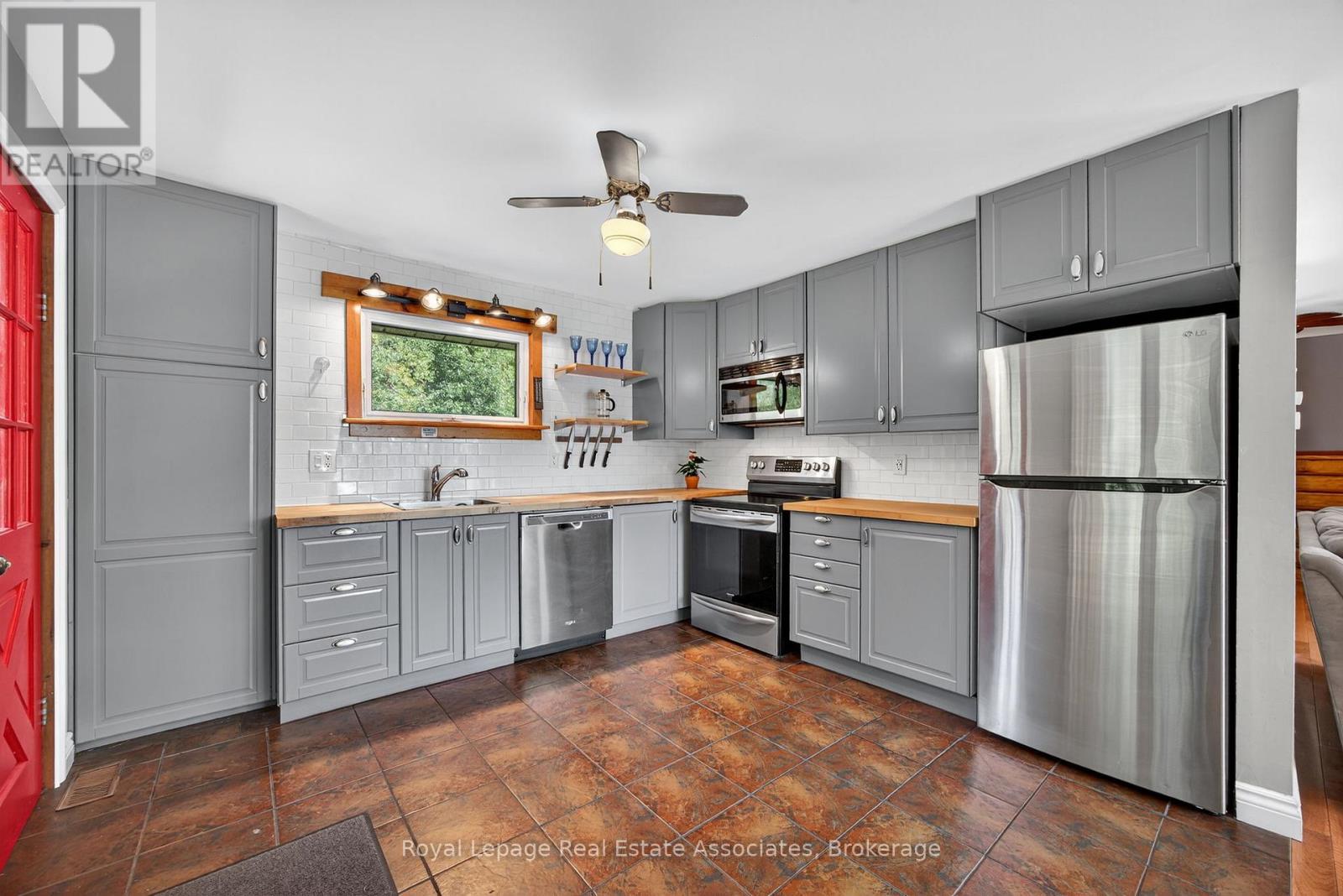 389 Falcon Road, Huntsville, Ontario  P1H 1N3 - Photo 9 - X12891118