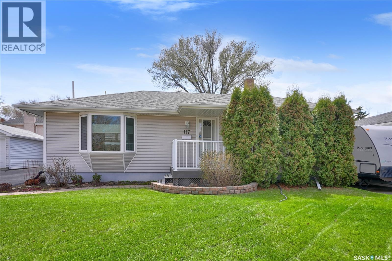 117 DOUGLAS AVENUE E, Regina, Saskatchewan