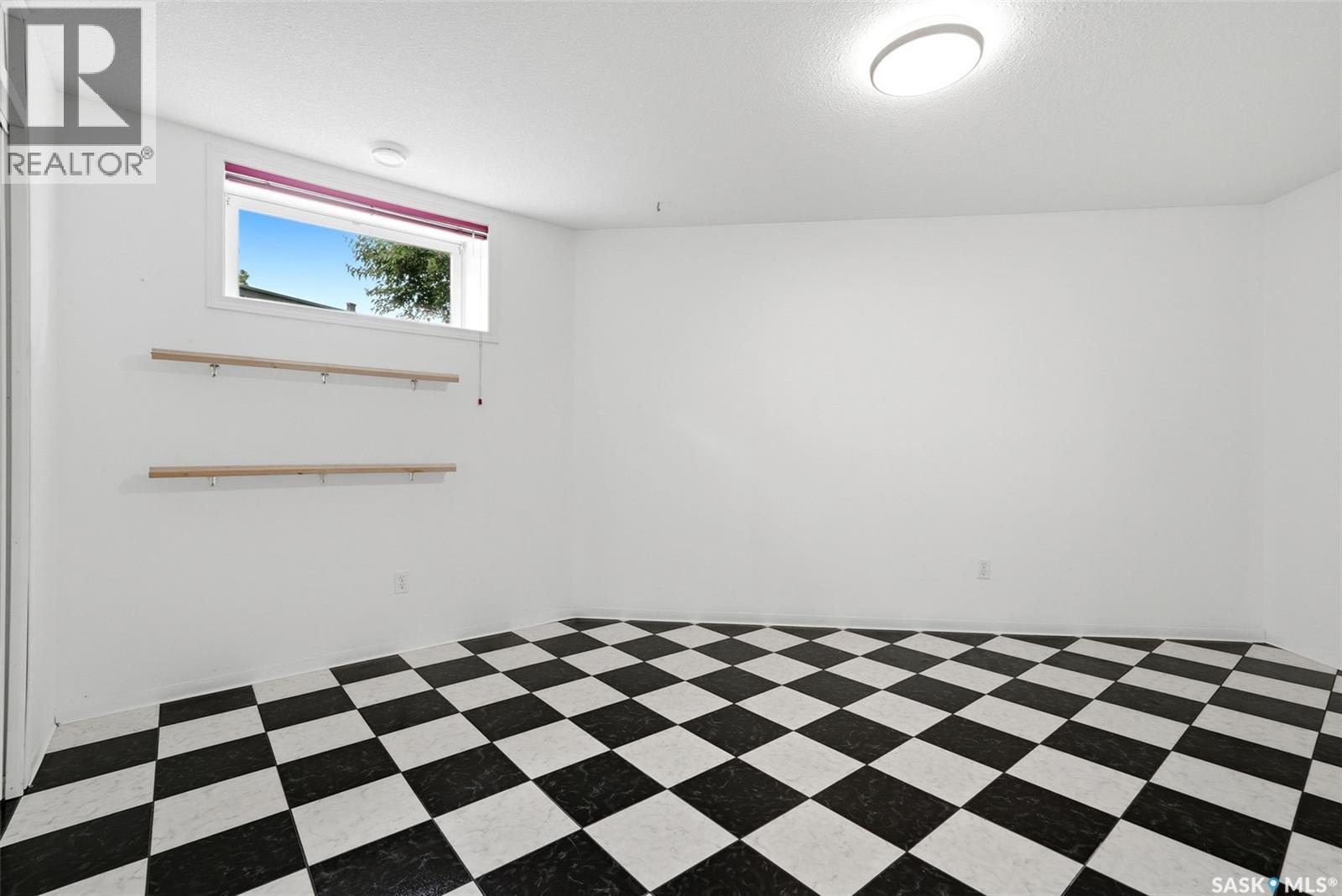 8034 Knox Place, Regina, Saskatchewan  S4Y 1G5 - Photo 29 - SK039749
