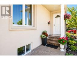 25 BURLINGAME ROAD, Toronto, Ontario