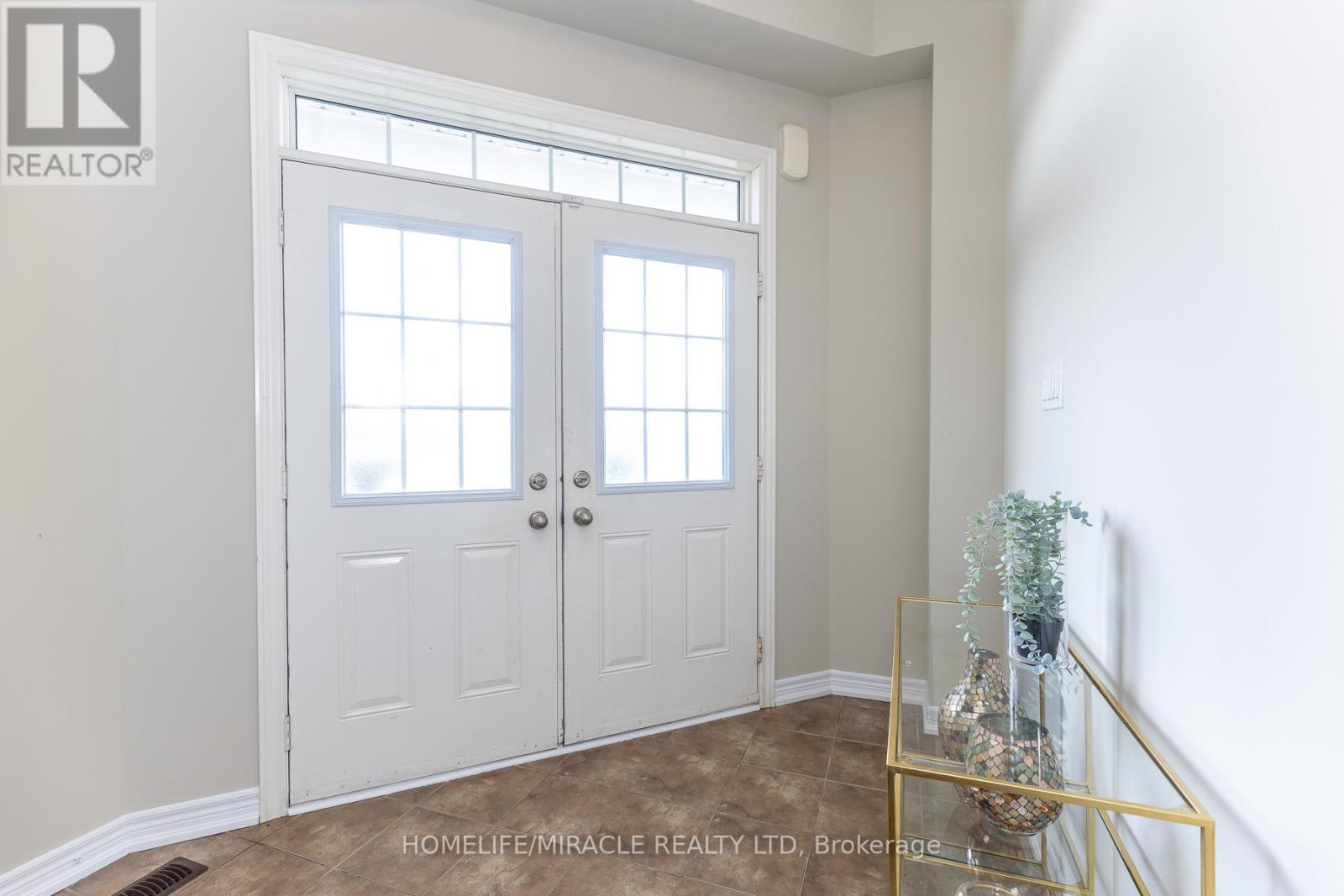 180 Bonnie Braes Drive, Brampton, Ontario  L6Y 5Y7 - Photo 4 - W13461320