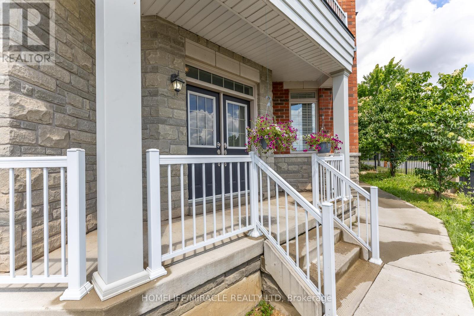 180 Bonnie Braes Drive, Brampton, Ontario  L6Y 5Y7 - Photo 3 - W13461320