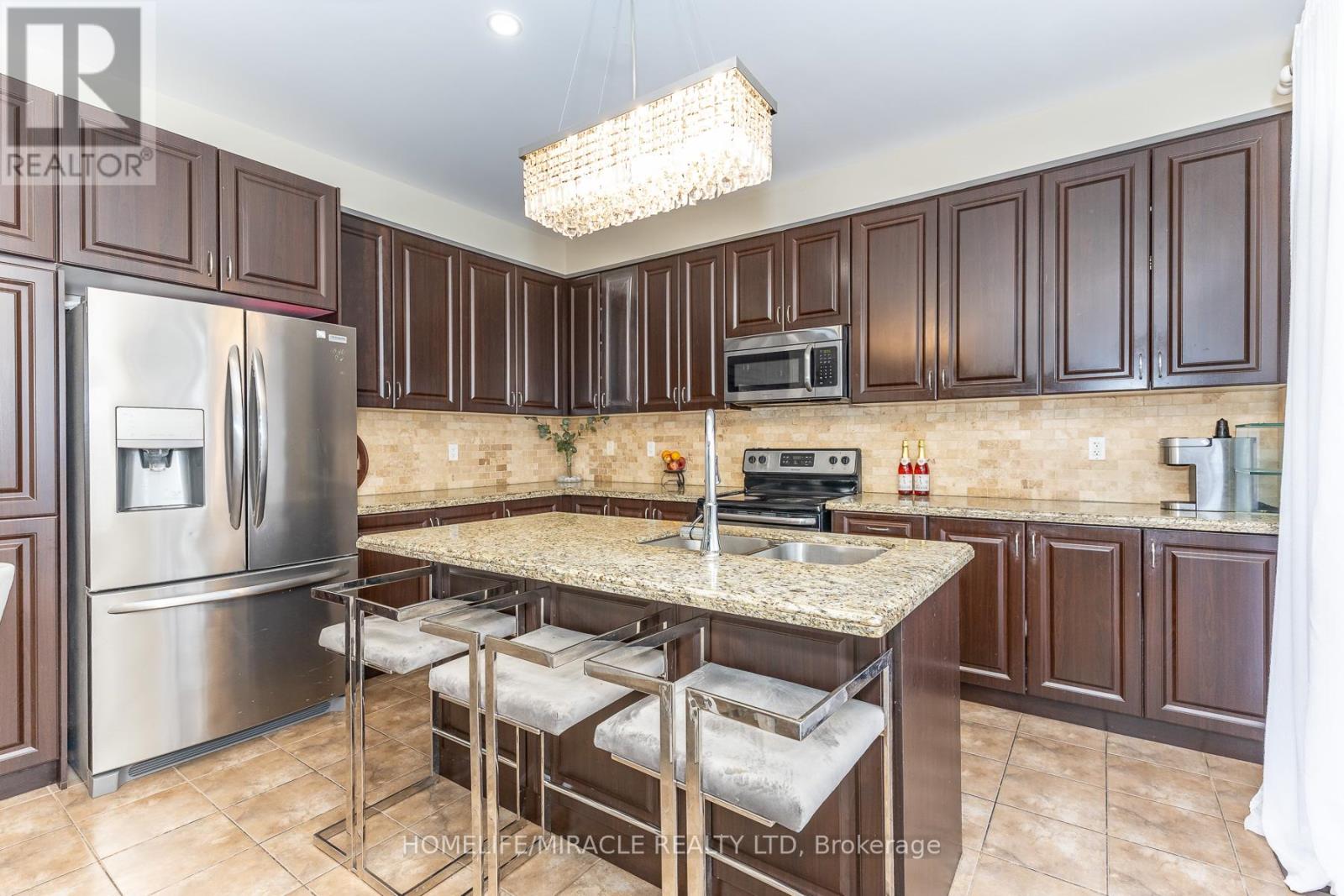180 Bonnie Braes Drive, Brampton, Ontario  L6Y 5Y7 - Photo 10 - W13461320