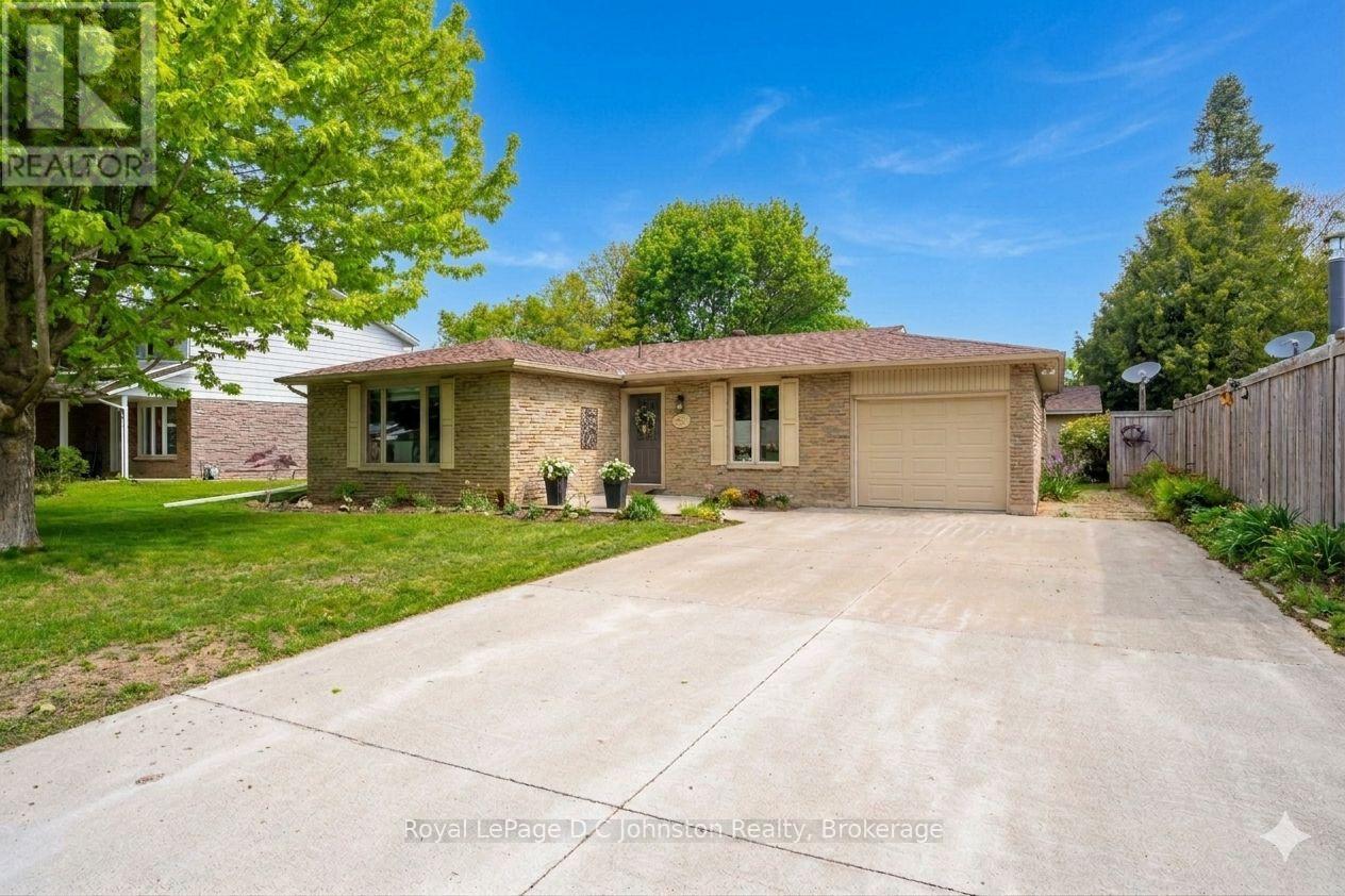 367 Crawford Street, Saugeen Shores, Ontario  N0H 2C2 - Photo 1 - X13228134