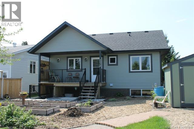 5018 61 Avenue Close, Ponoka, Alberta  T4J 1E7 - Photo 2 - A2316816