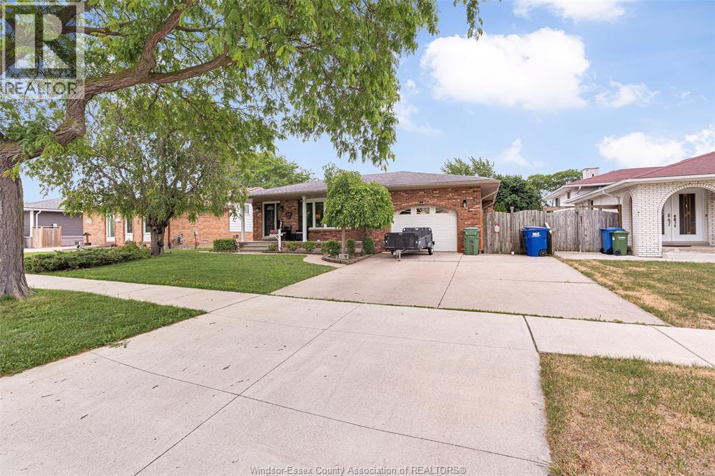 3230 Forest Glade, Windsor, Ontario N8R 1X3 - Photo 3 - 26014509