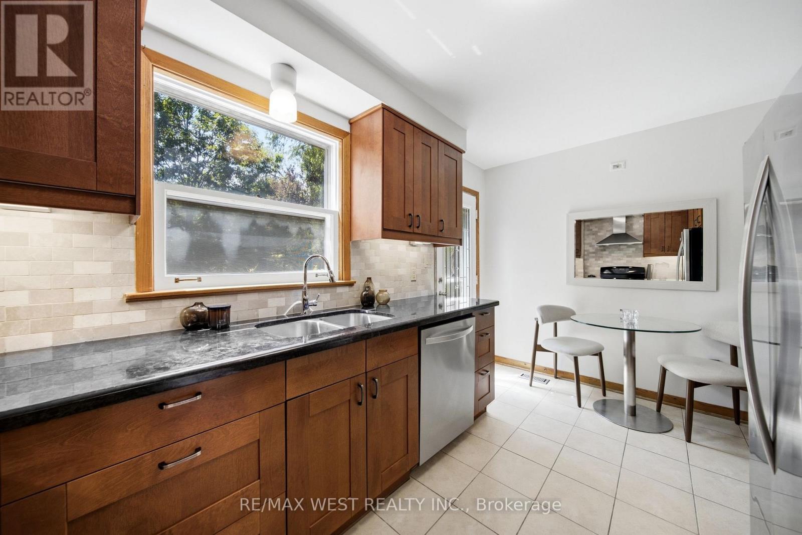 167 Tyrrel Avenue, Toronto, Ontario  M6G 2G6 - Photo 10 - C13461568