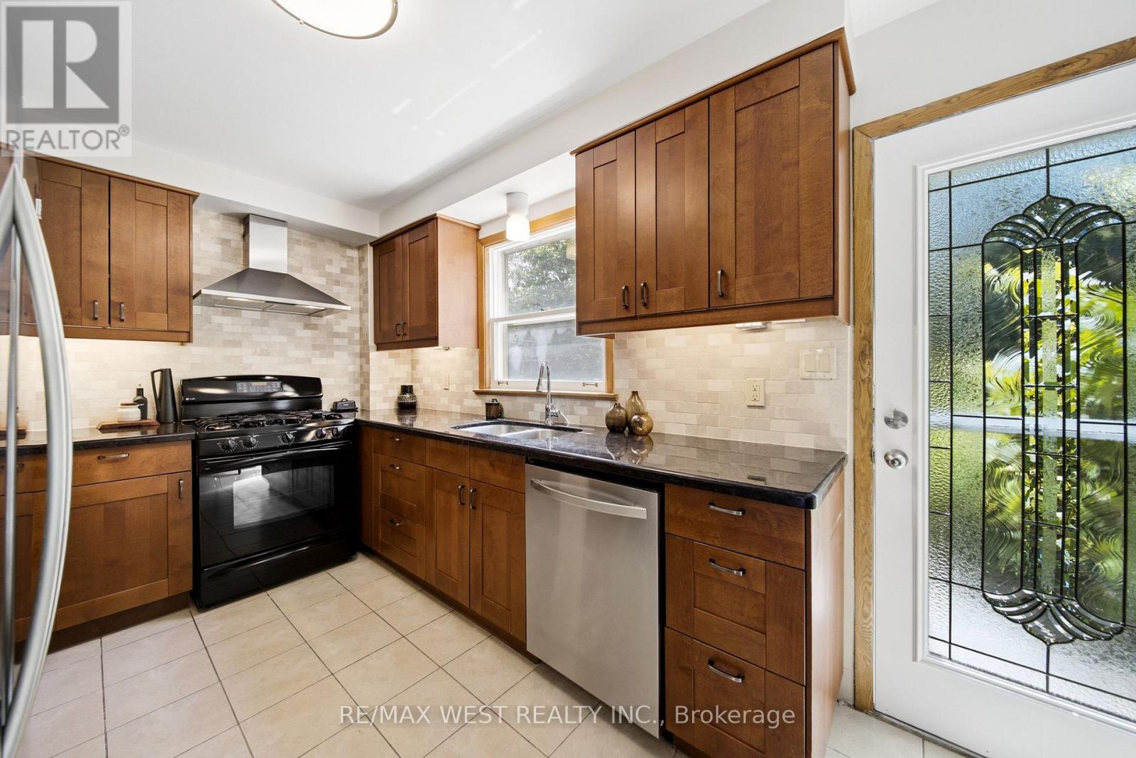 167 Tyrrel Avenue, Toronto, Ontario  M6G 2G6 - Photo 8 - C13461568