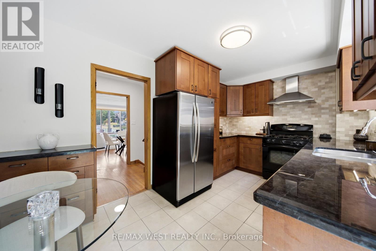 167 Tyrrel Avenue, Toronto, Ontario  M6G 2G6 - Photo 9 - C13461568