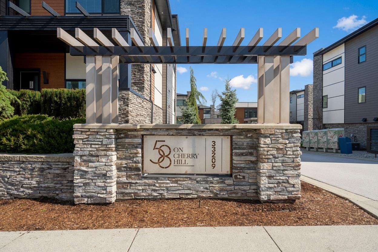 3 33209 Cherry Avenue, Mission, British Columbia V2V 0G8 - Photo 3 - R3136519