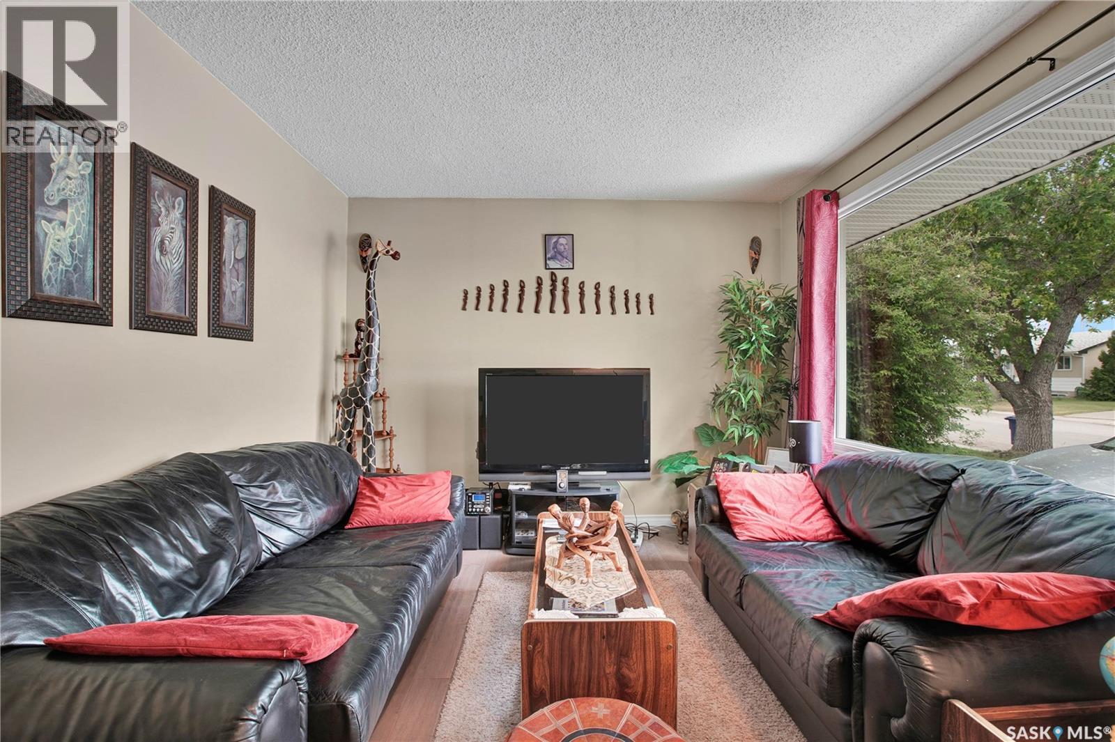 84 Rita Crescent, Saskatoon, Saskatchewan  S7N 2L5 - Photo 4 - SK039889
