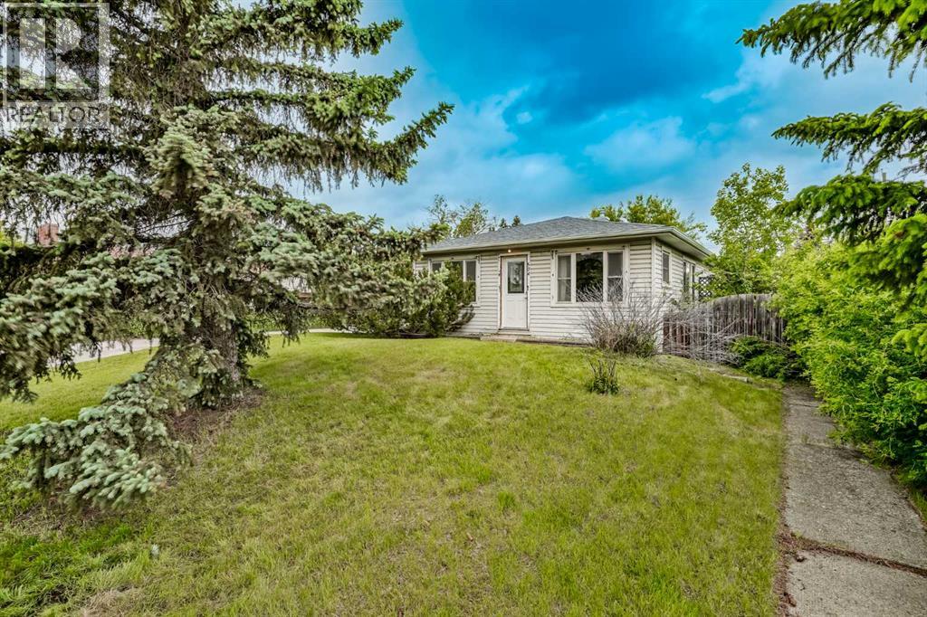 504 1 Avenue Ne, Airdrie, Alberta  T4B 1R1 - Photo 1 - A2318619