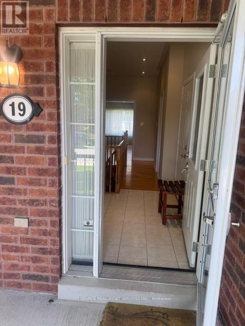 19 Leland Lane E, Whitchurch-Stouffville, Ontario  L4A 0M3 - Photo 2 - N13461482