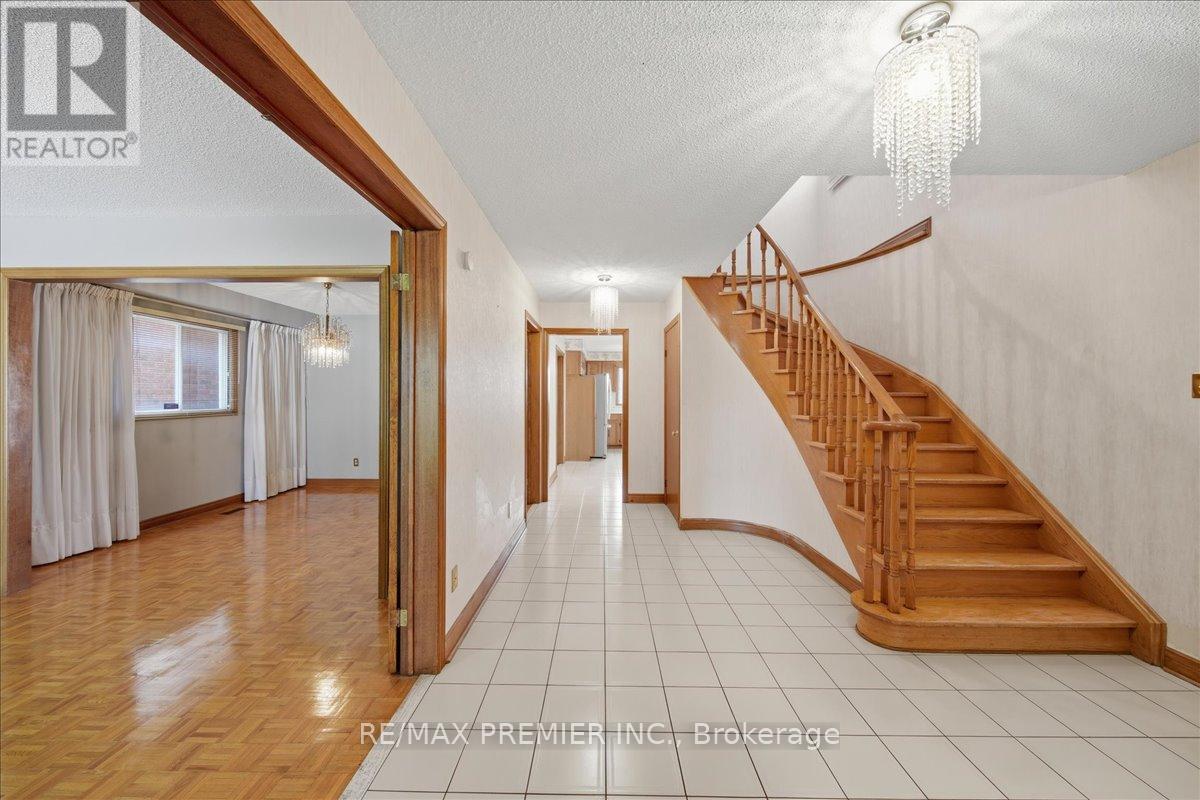 130 Jackman Crescent, Vaughan, Ontario  L4L 6P2 - Photo 4 - N13461628