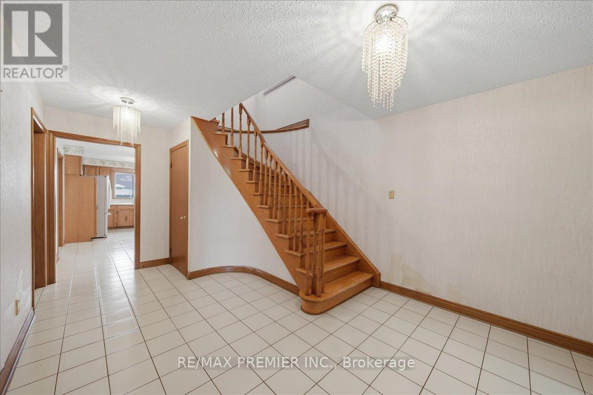 130 Jackman Crescent, Vaughan, Ontario  L4L 6P2 - Photo 5 - N13461628