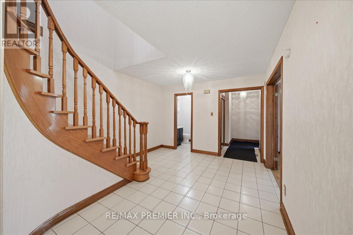 130 Jackman Crescent, Vaughan, Ontario  L4L 6P2 - Photo 7 - N13461628