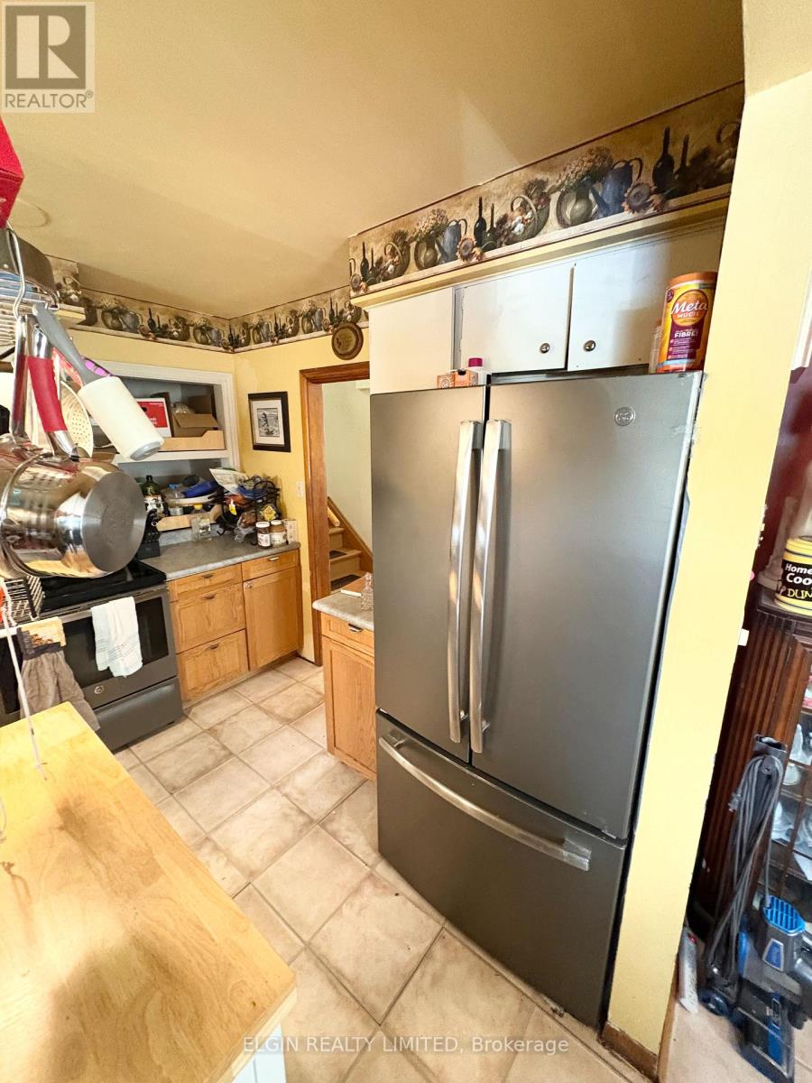 14 Glanworth Avenue, St. Thomas, Ontario  N5R 1E7 - Photo 3 - X13461712