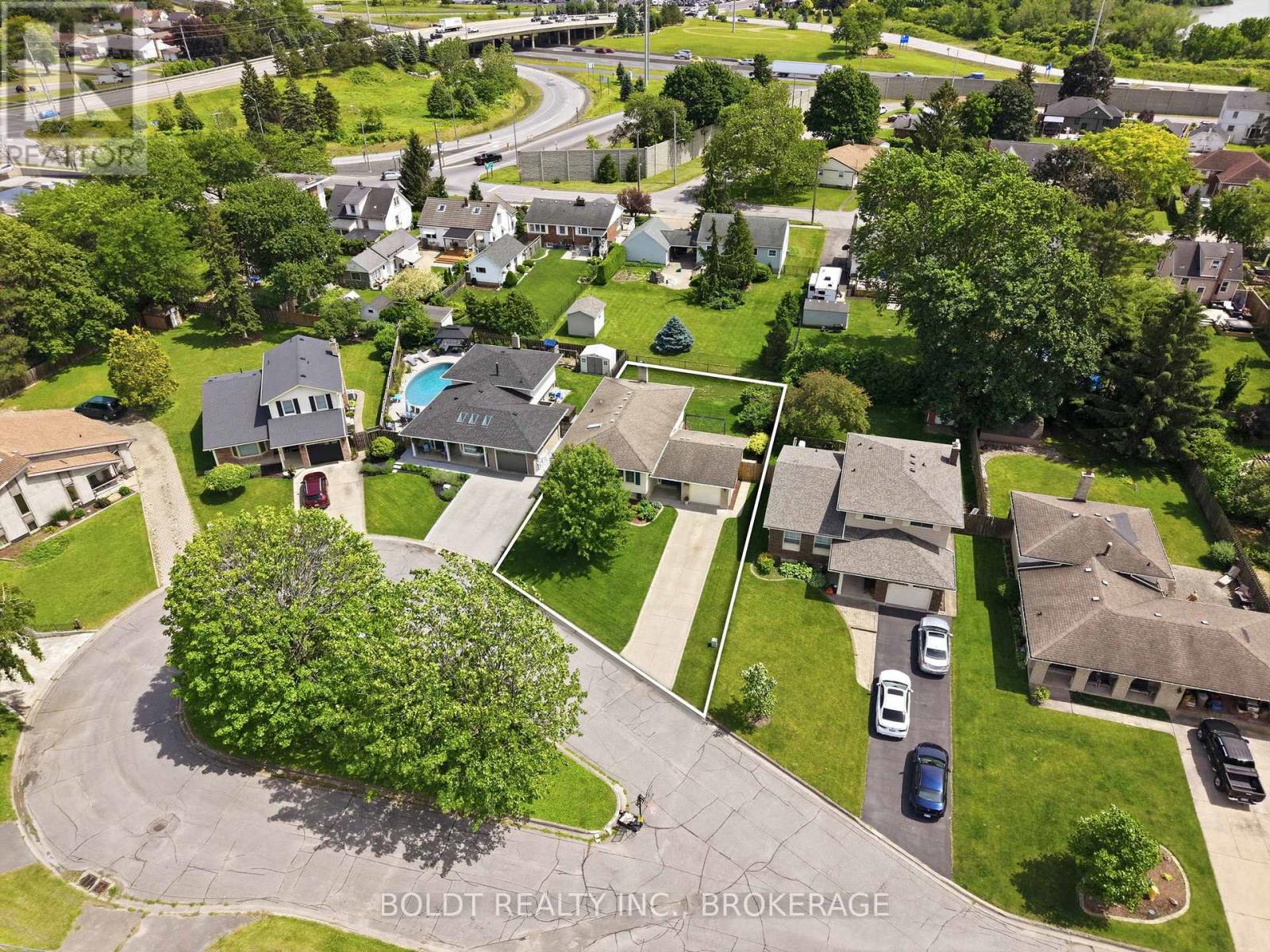 18 Linhaven Court, St. Catharines, Ontario  L2N 6V3 - Photo 3 - X13461794