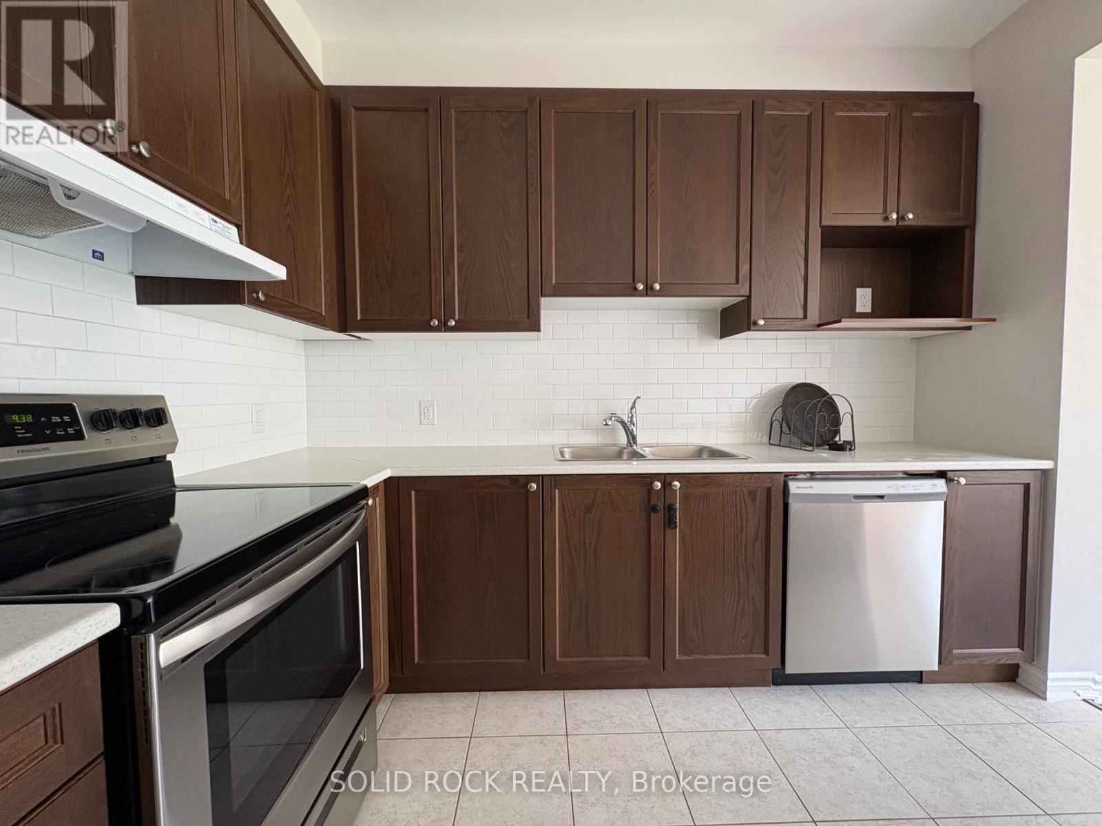 719 Derreen Avenue, Ottawa, Ontario  K2S 2Y9 - Photo 11 - X13167762