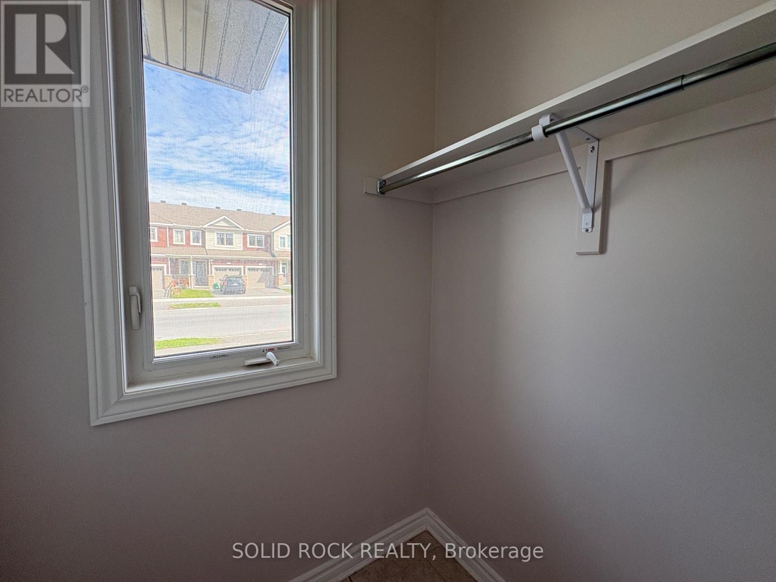 719 Derreen Avenue, Ottawa, Ontario  K2S 2Y9 - Photo 5 - X13167762