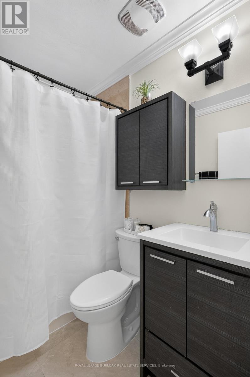 236 Hammersmith Court S, Burlington, Ontario  L7L 4N7 - Photo 10 - W13461540