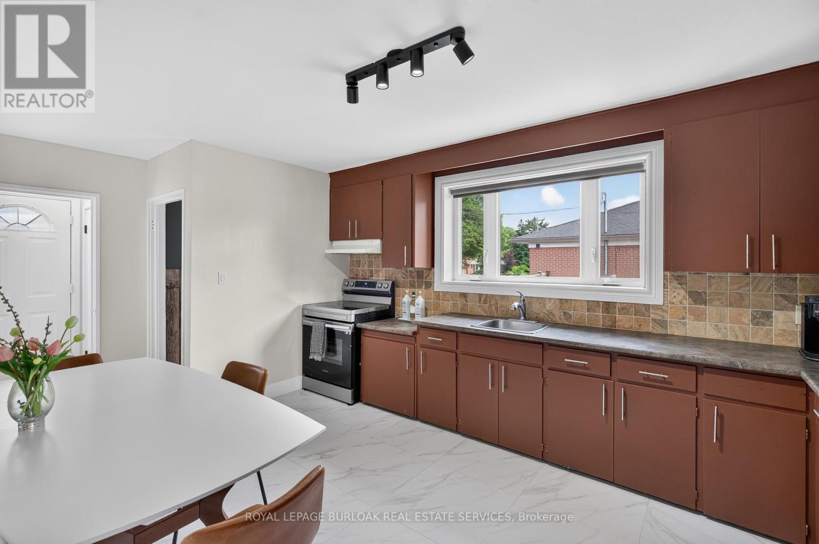 236 Hammersmith Court S, Burlington, Ontario  L7L 4N7 - Photo 11 - W13461540